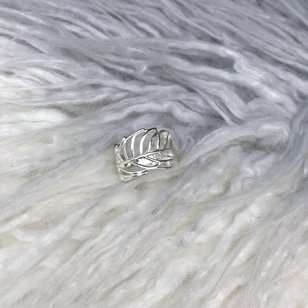 Silver Openwork Leaf Ring - Picture 4 of 7